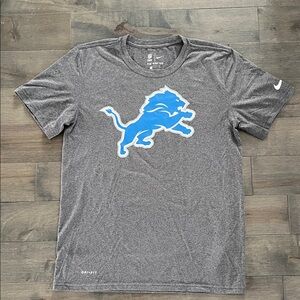 Nike Men's Gray Tee with Blue Lion Graphic